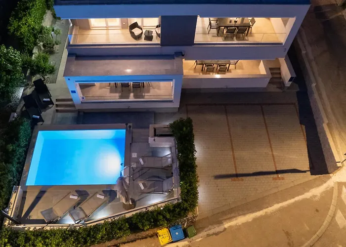 Apartments With Pool Villa Zora