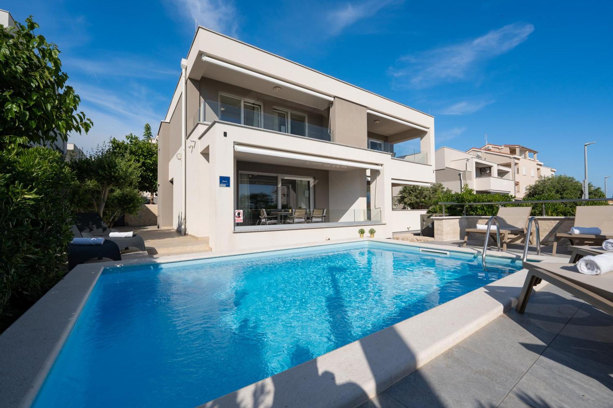 Apartmán With Pool Zora Novalja