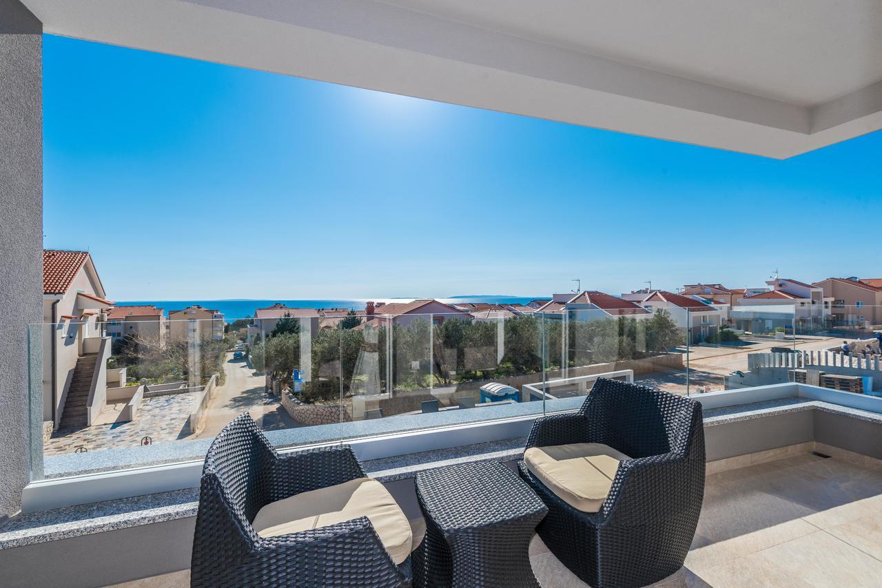 Apartmán With Pool Zora Novalja