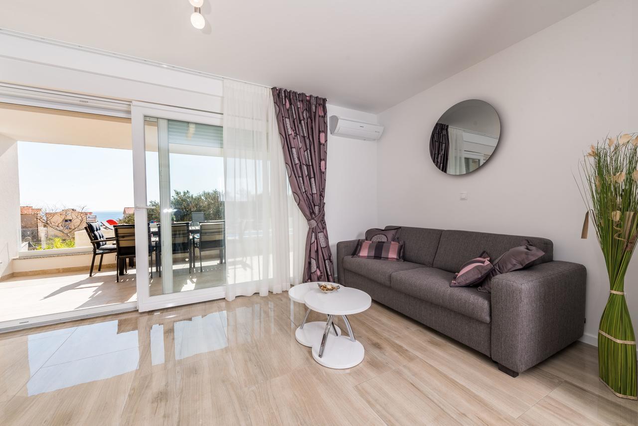 Apartmán With Pool Zora Novalja