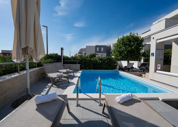 Apartments With Pool Villa Zora