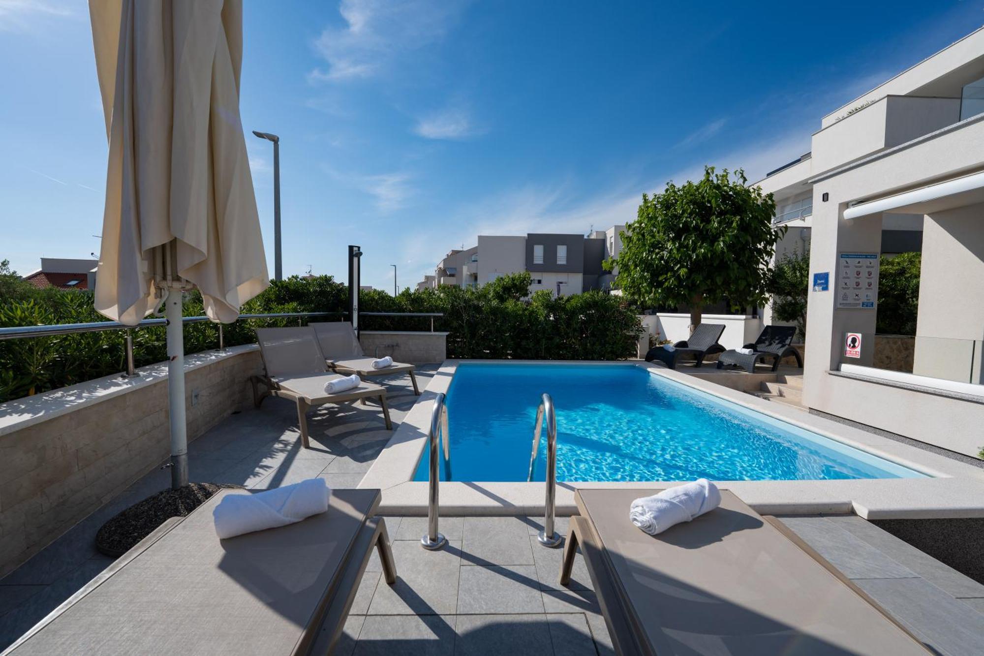 With Pool Zora Apartma Novalja